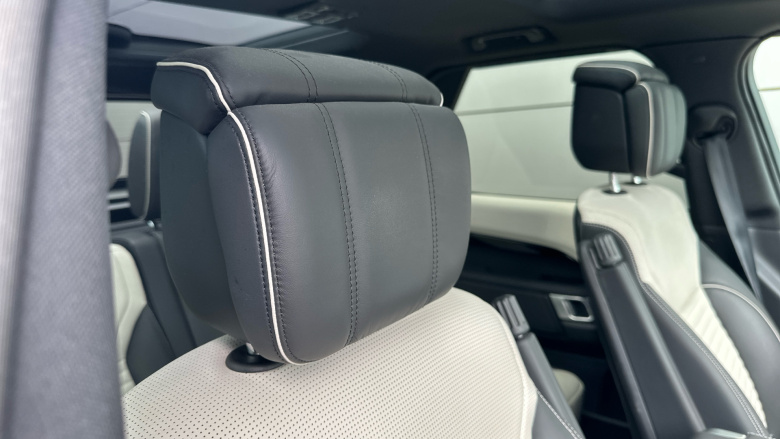 Land Rover Discovery 3.0 D300 R-Dynamic HSE 5dr Auto Diesel Station Wagon